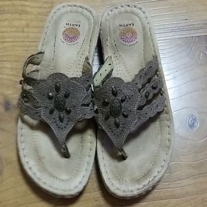 Earth Shoe flip flops